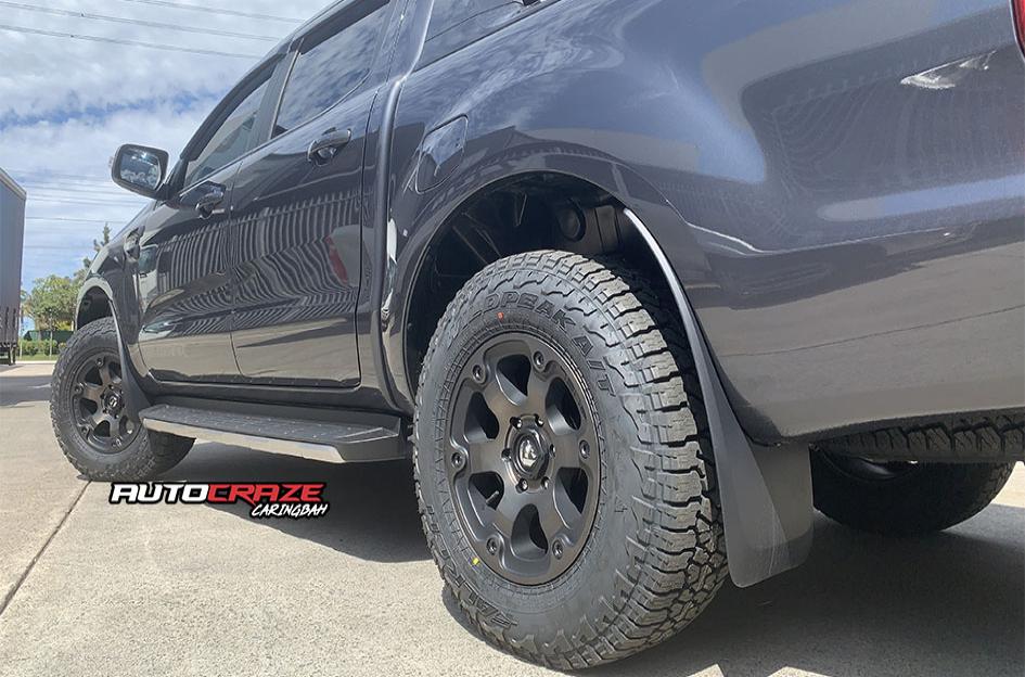 FORD RANGER BEAST BLACK MACHINED WITH DARK TINT